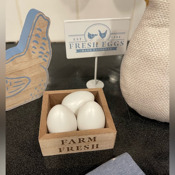 NWOT Country Chicken Tiered tray Fresh Eggs and 2 Kitchen Towel Set - Picture 4 of 8